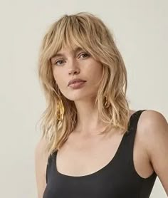 French Shag Haircut, Shag Mullet Haircut, Jennifer Lawrence Hair, Shortish Hair, Short Hair Fringe, Rocker Hair, Long Shag Haircut, Shaggy Hair, Gorgeous Hair Color