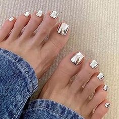 Birthday Baddie Nails, Pedicure Silver, Mirror Effect Nails, Press On Toenails, Nails Toes, Fake Toenails, Acrylic Toes, Cute Summer Nails, Metallic Nails