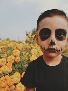 Maquillaje para niños día de muertos Simple Halloween Face Paint For Men, Halloween Makeup For Kids Boys, Face Paint For Men, Skeleton Face Makeup, Easy Halloween Face Painting, Halloween Makeup For Kids, Dead Makeup, Skeleton Face