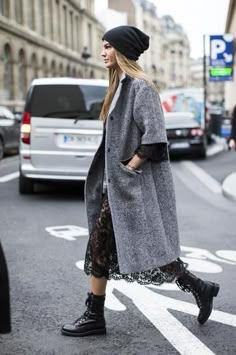 Mantel Outfit, Grey Winter Coat, Rok Outfit, Elegante Y Chic, Coat Street Style, Urban Street Style, Looks Street Style, Looks Black, Love Is