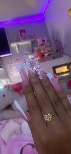 Acrylic Nails Princess, Nail Long Ideas, Nail Names Ideas Instagram, Long Cute Nails Ideas, Mexican Baddie Nails, Long Nail Set Ideas, Long Pink Nail Ideas, Pink Long Nails With Gems, Long Square Nails With Rhinestones