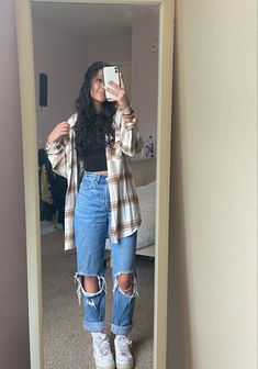 Haunted Corn Maze Outfit, Cute Fall Outfits Flannel, Cute Fall Outfits Teenage Girl, Outfit With Flannel Shirt, Large Flannel Outfit, Outfit Ideas For Girl School, Jean Flannel Outfit, Concert Outfit Inspo Winter, Cute Winter Outfits For School Jeans