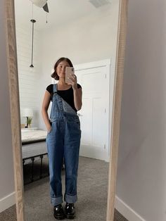 Dr Marten Outfit Ideas, Doc Martens Outfit High Top, Short Sleeve Jean Shirt Outfits, Wide Leg Denim Overalls Outfit, Stylish Simple Outfits, Outfit Inspo With Doc Martens, Overalls Cute Aesthetic, Vintage Outfits Winter Retro, Day Care Worker Outfit