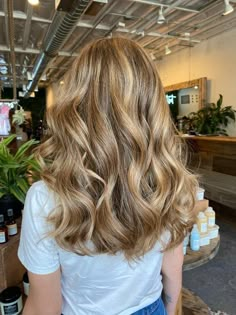 Obsessed doesn't even begin to cover it 😍⁠ ⁠ Full head balayage with 22" NBR hand tied extensions by our salon's owner Amanda! ⁠ ⁠ Summer is right around the corner, so it's time to get your mermaid hair flowing 🧜🏻‍♀️⁠ ⁠ Click the link in our bio to book your appointment online today! ⁠ ⁠ #Twig&ArrowSalon #balayage #summerhair #mermaidhair Balayage Blonde Long, Balayage Hair Summer, Full Head Balayage, Natural Blonde Balayage, Hand Tied Extensions, Hair Flowing, Blonde Balayage Hair, Rambut Brunette, Highlights Ombre