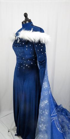 Winter Blue Dress, Ice Queen Dress, Elsa Halloween Costume, Daenerys Targaryen Dress, Gala Attire, Nightlife Outfits, Gown Costume, Frozen Dress, Frozen Christmas