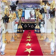 the hollywood party ideas for the oscars - party city love the balloons help down by glittery