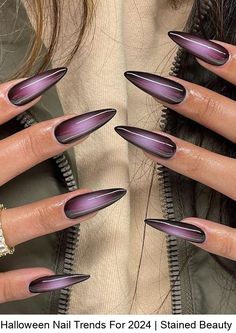 Halloween is almost upon us and we are here to inspire you with our favourite spooky halloween nail trends for 2023. Almond Manicure, Nails Hot Pink, Nails Bow, Nails Goth, Nails Charms, Unghie Sfumate, Witch Nails, Aura Nails, Nails Flower