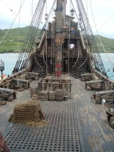 an old wooden ship with lots of ropes on it