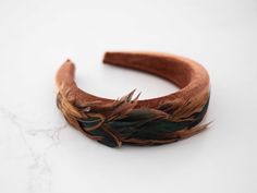 Absolutely gorgeous feather headband Head circumference: one size fits all (adjustable) Thank you for visiting our store! Boho Feather Headband, Bridesmaid Hair Pieces, Feather Fascinator, Feather Fascinators, Feather Headband, Padded Headband, Brown Velvet, Turban Headbands, Natural Silk