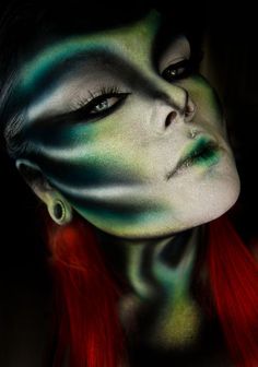 Alien Invasion - Halloween Makeup Tips and Ideas Reptile Makeup, Crocodile Makeup, Lizard Makeup, Snake Makeup, Halloween Makeup Diy Easy, Alien Makeup, Halloween Makeup Diy, Makeup Hacks Beauty Secrets, Special Fx Makeup