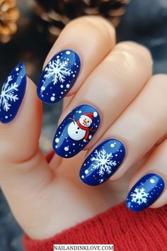 Blue Christmas nails, cute Christmas nails blue, nails Christmas snowflake, and diy acrylic nails for a festive look Christmas Nails Ideas, Christmas Nail Designs Easy, Snowflake Nail Design, Christmas Nails Diy, Kutek Disney, Diy Acrylic Nails, Cute Christmas Nails