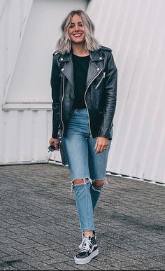 Leather Jacket Vans Outfit, Converse Boot Outfit, Minimalist Rocker Style, Casual Converse Outfit, Saturday Afternoon Outfit, Edgy Mom Style, Estilo Vans, Vans Outfits, High Tops Outfit