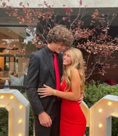 Cute Poses For Bf And Gf, Prom Dresses With Boyfriend, Prom Couples Aesthetic, Homecoming Pics With Boyfriend, Couples Homecoming Poses, Prom Date Poses Couple, Red Hoco Couple Outfits, Hoco Red Dress Couple, Red Prom Dress Pictures