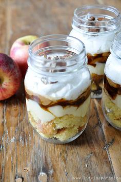 Caramel Apple Trifle: layers of cake, caramel, cooked apples, custard, and whipped cream create the perfect fall dessert. Caramel Apple Trifle, Caramel Apples Homemade, Easy Apple Crisp Recipe, Apple Crisp Easy, Apple Trifle, Trifle Bowl, Vanilla Cake Mixes, Individual Desserts, Apple Crisp Recipes