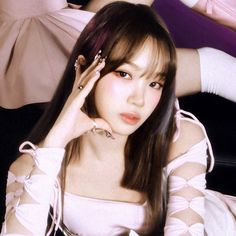 Chaewon Icons Perfect Night, Chaewon Lesserafim Perfect Night, Lesserafim Perfect Night, Chaewon Concept Photos, Perfect Night Lesserafim, Chaewon Perfect Night, Chaewon Pfp, Lesserafim Icons, Chaewon Icons