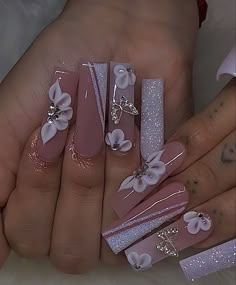 French Style Acrylic Nails, White Bday Nails, Cute Silver Nails, Nails For Quince, Trendy Baddie Nails, 30th Birthday Nails, Latina Nail Designs