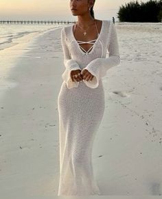 long flowy dress for the beach☀️ Dress For The Beach, Long Flowy Dress, Beach Fits, Beach Maxi Dress, Outfit Goals, Summer Crochet, Flowy Dress, Beach Dress, Beach Pictures