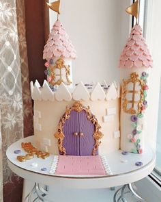 a cake that is shaped like a castle