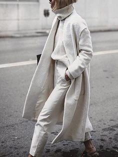 Winter White Outfit, Moda Chic, Cruise Outfits, White Coat, Woolen Coat, Looks Style