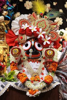 an elaborately decorated mask with flowers and feathers