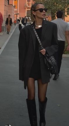 Rocker Chic Outfit Edgy Style, Parisian Grunge, Rocker Chic Aesthetic, Striped Blazer Outfit, Rocker Chic Outfit, Chic Outfits Edgy, Go Go Boots, Outfits Edgy