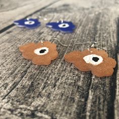 English: Those earrings are handmade out of shrink dinks and acrylic colours. If you prefer them as stud earrings, inbox me. Chandbalis Earrings, Acrylic Colours, Acrylic Colors, Finland, Jewelry Earrings Dangle, Poppies, Dangle Earrings, Jewelry Earrings, Stud Earrings