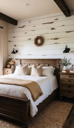 22 Charming Rustic and Vintage Farmhouse Bedroom Ideas to Transform Your Space Farmhouse Bedding Quilt, Master Bedrooms Wood Accent Wall, Farmhouse Bedroom Wood Wall, White Farmhouse Master Bed, Bedroom For Grandma, Bedroom Ideas Mobile Home, Modern Farmhouse Beds, Rustic Farmhouse Design Ideas, Modern Farm Aesthetic