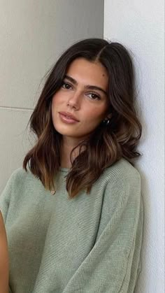 Hair Cut Brunette Girl, Haircuts That Make You Look Older, Hrh Collection Hair, Med Length Brown Hair, Medium Length Haircut For Wavy Hair Round Face, Loose Waves Hair Medium Shoulder Length, Fall Medium Length Hair Brunette, Medium Short Brunette Hair, Short Mid Length Hair Straight