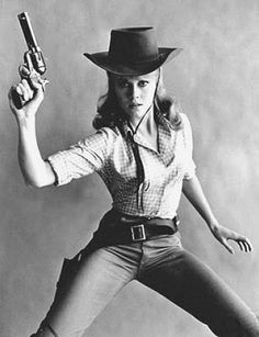 Jane Fonda in Cat Ballou - my favorite movie as a child. Cat Ballou, Western Spaghetti, Katharine Ross, Lee Marvin, Vintage Cowgirl, Actrices Hollywood, Jane Fonda, Action Poses