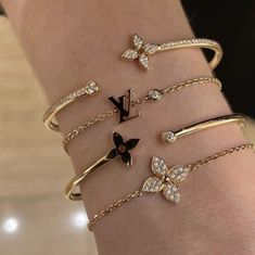 Arm Candy Aesthetic, Middle Eastern Jewelry Aesthetic, Expensive Jewelry Luxury Bracelets, Expensive Things Aesthetic, Hold Jewelry Aesthetic, Luxury Jewelry Aesthetic, Expensive Bracelets, Bvlgari Jewelry