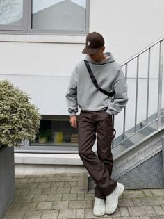 La Fits Men, Grey Essentials Hoodie Outfit Men, Men’s Street Wear Fashion, Men’s Neutral Outfit, Cream Shoes Outfit Men, Guys Clothes Style Mens Fashion, Spiritual Fashion