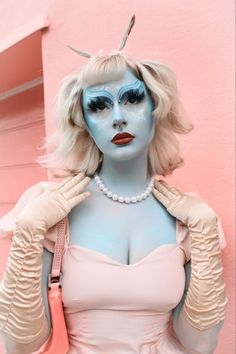 60s Alien Costume, 70s Alien Aesthetic, Alien Makeup Looks Pretty, Retro Alien Makeup, Blue Alien Costume, Alien Makeup Aesthetic, Blue Alien Makeup, 1960s Alien