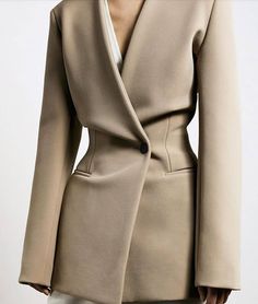 Jacket Women Outfit, Designer Coats For Women, Outfits Blazer, Minimalist Moda, Rosie Hw, Winter Blazer, Winter Wishlist, Blazer Women, Winter Trends