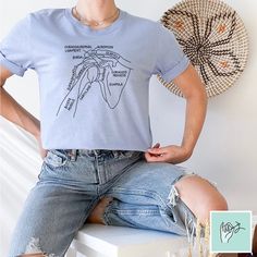 "The ultimate shoulder anatomy shirt for your favorite physical therapist, nursing student, orthopedist, or overall anatomy lover! Soft and lightweight, with the right amount of stretch. Comfortable and flattering for both women and men! / DETAILS * Made to order * Unisex sizing (details in photos) * Solid colors are 100% combed and ring-spun cotton * Heather colors are 52% combed and ring-spun cotton, 48% polyester * Athletic Heather is 90% combed and ring-spun cotton, 10% polyester * Pre-shrun Eyeball Anatomy, Shoulder Anatomy, Anatomy Shirts, Eye Shirt, Anatomy Medical, Orthopedic Doctor, Eye Anatomy, Japanese Shirt, Japanese Tshirt