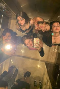 Mirror selfie. Going out with friends. Friend group photos aesthetic. Friend group. My best friends. BFFS. Elevator selfies. Hot friends. Mirror photos aesthetic. Hanging out with friends aesthetic. My people. Fit check. 사진 촬영 포즈, Friend Poses Photography