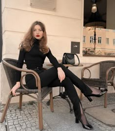 Modern Persephone, Date Night Outfit Ideas, Trendy Date Night Outfit, Night Outfit Ideas, 90s Model, Look Formal, But Why, All Black Outfit, Parisian Chic