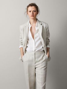 Work Outfits Frauen, Woman In Suit, Best Casual Outfits, Slim Fit Blazer, White Suit, Woman Suit Fashion, Slim Fit Blazers, Blazer Outfits