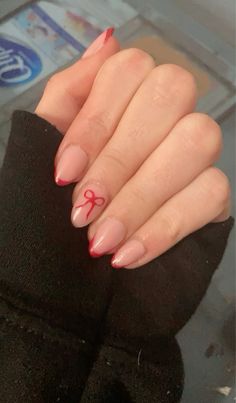 Christmas Nail Ideas Simple French Tip, Red French Tips With Design, Red Bow Nails French Tip, Red French Tip With White Bow, Red French With Bow, Red French Tips With Bow, Red French Tip Nails With Bow, Red Nails With White French Tip, Red French Tip With Bow