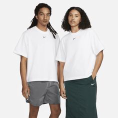 Made with our heavyweight cotton jersey, this soft tee gives you premium comfort. Its boxy fit and simple Swoosh logo make it an easy pick to pair with your favorite leggings or shorts. Favorite Leggings, Smart Casual Wear, Nike T, Swoosh Logo, Nike Tshirt, Women Lifestyle, White Nikes, Nike Tops, Nike Sportswear