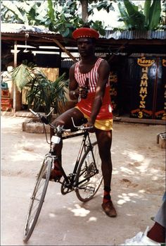 Wayne Smith in Jammy's Yard. In 1985 he released the revolutionary track Under Mi Sleng Teng - the first fully-computerised hit. Photo: Beth Lesser. Jamaican Dancehall, Caribbean Fashion, Reggae Artists, Jamaican Culture, Jamaican Music, Roots Reggae, Caribbean Culture, Music Images, Reggae Music