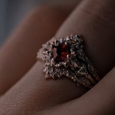 Royal Aesthetic Jewelry, Royal Accessories Aesthetic, Royalty Jewelry Aesthetic, Tvd Jewelry Aesthetic, Vampire Rings Aesthetic, Vintage Royal Aesthetic Outfits, Royal Vampire Aesthetic Outfit, Dark Royalty Aesthetic Dress, Royal Wedding Ring Aesthetic