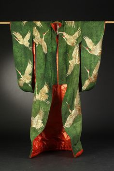 Japanese Embroidered Green Silk Theatre Kimono Look Kimono, Kabuki Costume, Kimono Styles, Moda Kimono, Kimono Gallery, Textile Designs