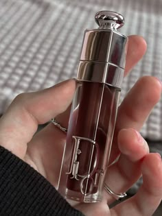 dior gloss 020 mahogany  #dior #diorlipgloss #diorlipmaximizer #mahogany Dior Lip Maximizer Mahogany, Dior Lip Maximizer Aesthetic, Gloss Da Dior, Dior Mahogany, Dior Gloss, Woman Essentials, Dior Lip Maximizer, Dior Lip Gloss, Gloss Dior