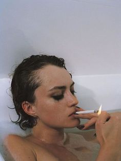 Elliott Erwitt, In The Bathtub, Trik Fotografi, 영감을 주는 캐릭터, 인물 사진, Photo Reference, Grunge Aesthetic, Photography Inspo, Art Reference Photos