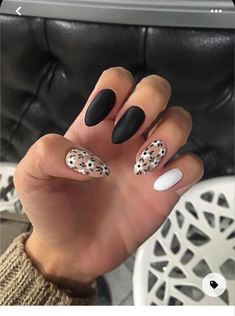 Super Cute Almond Nails, Classic Nail Styles, Minimalistic Gel Nail Designs, Summer To Fall Manicure, Tender Bio Ideas, Simple Design Nails Acrylics, September Nails Almond Shape, Black Luminary Nails, Black Fun Nails