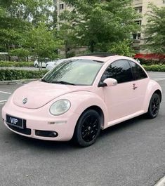 Cute Beetle Car, Beetle Car Volkswagen, Volkswagen Beetle Aesthetic, Light Pink Car, Beetle Auto, Cute Pink Car, Pink Vw Beetle, Pink Volkswagen, Pink Volkswagen Beetle