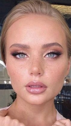 Blue Eye Formal Makeup, Makeup Looks Pale Skin Blue Eyes, Smokey Eye Makeup For Fair Skin, Makeup Looks For Fair Skin And Blue Eyes, Wedding Makeup For Blue Eyes Pale Skin, Makeup That Photographs Well, Prom Makeup For Pale Skin, Wedding Makeup Almond Eyes