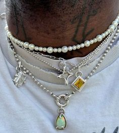 Streetwear Jewelry, Dope Jewelry Accessories, Outfits Hombre, Layering Necklaces, Beaded Necklace Diy, Jewelry Accessories Ideas, Dope Jewelry, Neck Jewellery, Jewelry Fashion Trends