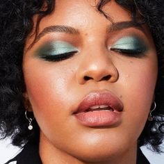 Eyeshadow Makeup Looks, Turquoise Eyeshadow, Fenty Rihanna, Joshua Trees, Cut Crease Eyeshadow, Creamy Eyeshadow, Glitter Shadow, Urban Decay Cosmetics