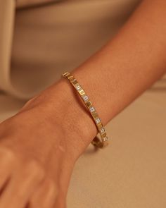 Our Square Station Diamond Oval Bracelet is a perfect blend of modern geometry and timeless elegance. Crafted in 14K Vermeil Gold, this bracelet features square stations adorned with lab-grown diamonds, set within an elegant oval frame. Its unique design adds a contemporary touch to any outfit, making it a versatile piece for both day and night. Emerald Jewelry Ring, Oval Bracelet, Blue Sapphire Jewelry, Studded Necklace, Vermeil Jewelry, Ruby Jewelry, Solid Gold Jewelry, Oval Frame, Emerald Jewelry